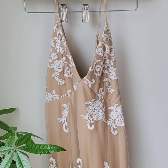 Forever 21 Dresses & Skirts - Lace dress